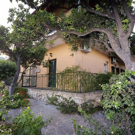 Cosy Budget Rooms To Rent In Ipsos Corfu Exterior photo